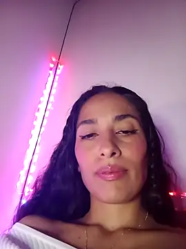 chloewildd  online show from November 30, 2025, 10:10 pm