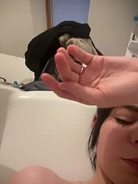 Petite moi online show from April 4, 2026, 6:47 pm