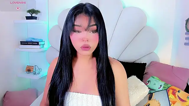 ValentinaMarinn online show from April 19, 2026, 9:17 pm