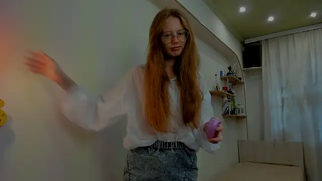 Snapshot of Fire_Luna chatting on September 19, 2025, 5:11 am Fire Luna online show from September 19, 2025, 5:11 am