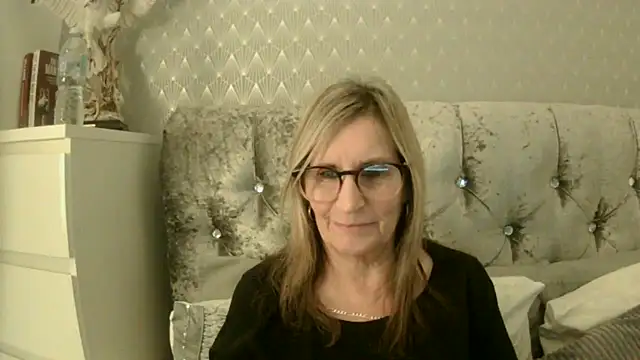 Snapshot of Additive_Mature_Linda chatting on October 23, 2025, 6:06 pm Additive Mature Linda online show from October 23, 2025, 6:06 pm