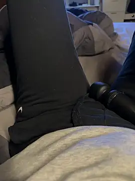 Snapshot of Ana-05 chatting on February 19, 2026, 7:33 pm Ana-05 online show from February 19, 2026, 7:33 pm