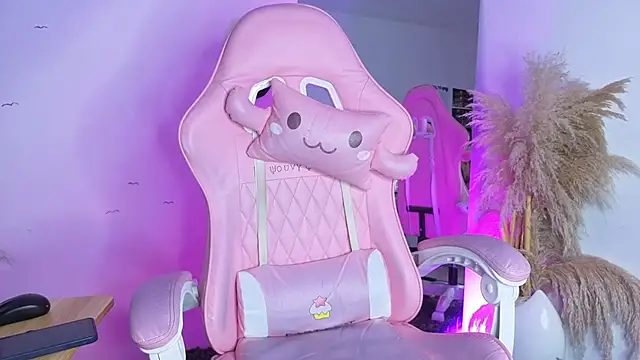 carolayrosse online show from September 9, 2025, 3:27 am