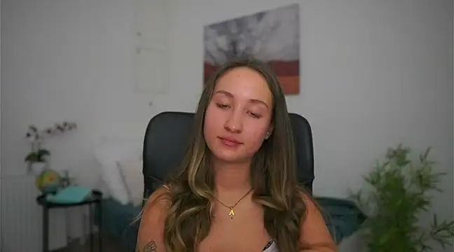 Snapshot of magic___smile chatting on February 18, 2025, 4:14 pm magic smile online show from February 18, 2025, 4:14 pm