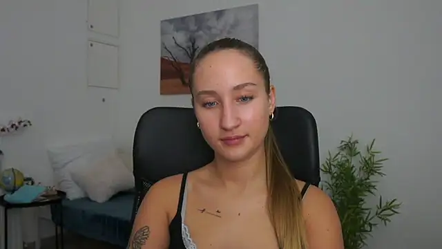 Snapshot of magic___smile chatting on December 10, 2024, 2:06 pm magic smile online show from December 10, 2024, 2:06 pm