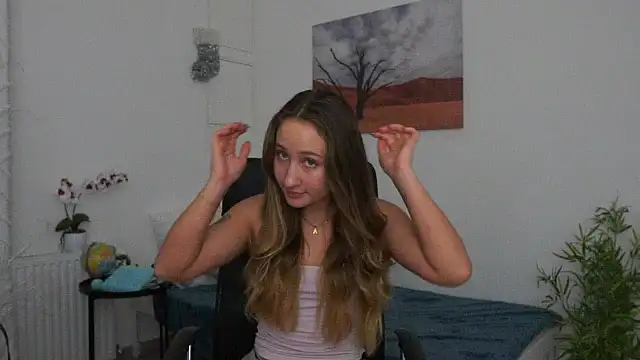 Snapshot of magic___smile chatting on January 2, 2025, 5:18 pm magic smile online show from January 2, 2025, 5:18 pm