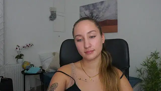 Snapshot of magic___smile chatting on January 3, 2025, 4:59 pm magic smile online show from January 3, 2025, 4:59 pm