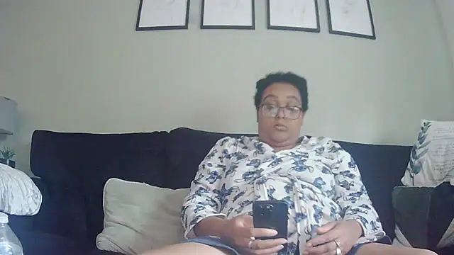 vanilla chocolate23 online show from November 5, 2025, 9:23 am