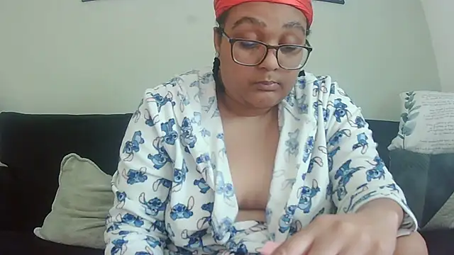 vanilla chocolate23 online show from October 2, 2025, 11:35 am