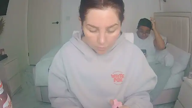 vanilla chocolate23 online show from March 31, 2026, 11:45 am