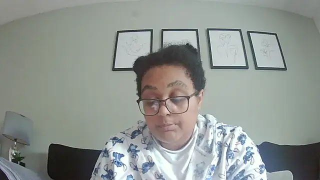 vanilla chocolate23 online show from October 18, 2025, 10:17 am