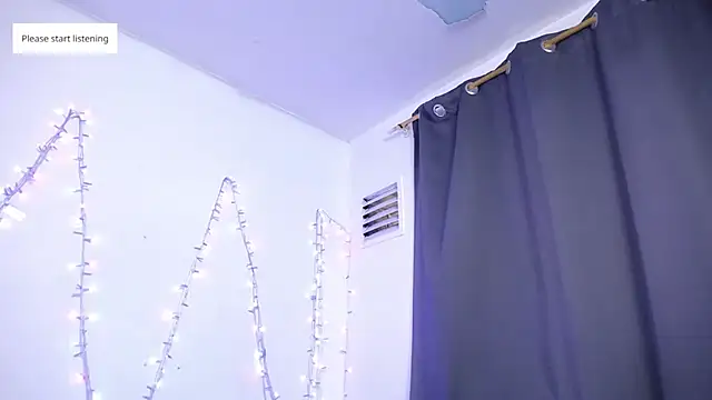 Nicol Love0 online show from October 24, 2025, 12:37 pm