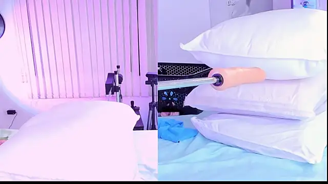 Kinky Mindy  online show from April 9, 2026, 7:53 pm