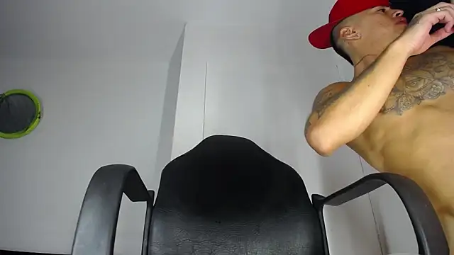 Snapshot of GilberMxx chatting on March 14, 2025, 11:00 pm GilberMxx online show from March 14, 2025, 11:00 pm