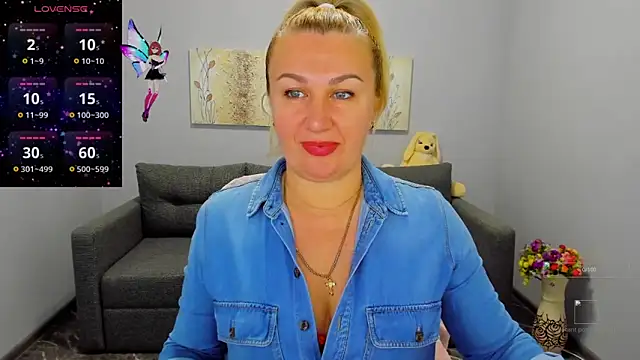 Snapshot of Lili_Crossi chatting on November 5, 2025, 6:49 am Lili Crossi online show from November 5, 2025, 6:49 am