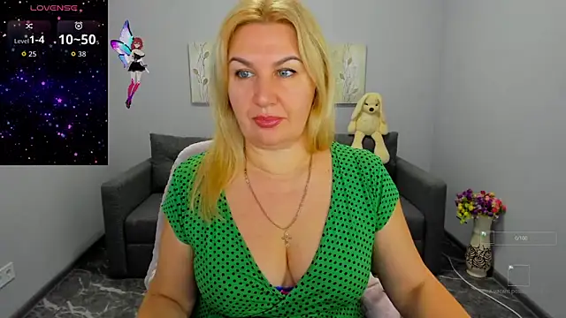 Snapshot of Lili_Crossi chatting on November 26, 2025, 6:35 am Lili Crossi online show from November 26, 2025, 6:35 am