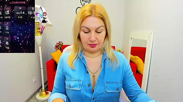 Snapshot of Lili_Crossi chatting on November 3, 2025, 6:29 am Lili Crossi online show from November 3, 2025, 6:29 am