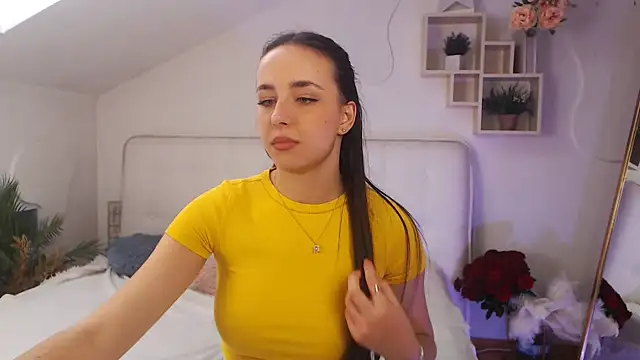 AuroraAksnesss online show from March 11, 2025, 11:12 am