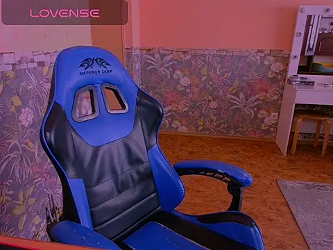 Chloe strip online show from November 5, 2025, 9:01 am