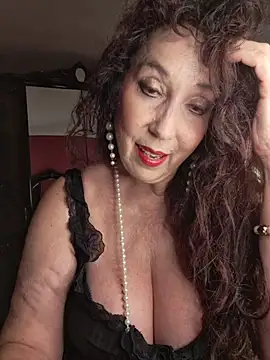 Snapshot of GypsyEsmeralda chatting on July 7, 2026, 7:09 am GypsyEsmeralda online show from July 7, 2026, 7:09 am