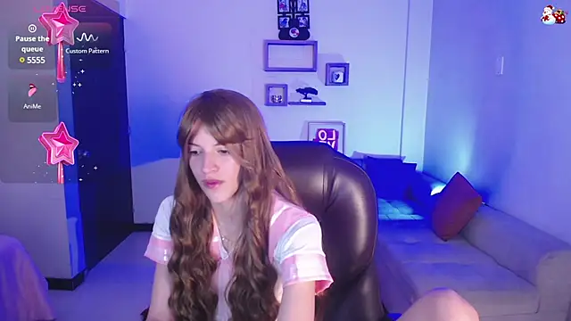 Snapshot of Nora_Vennucci chatting on February 24, 2025, 10:36 pm Nora Vennucci online show from February 24, 2025, 10:36 pm