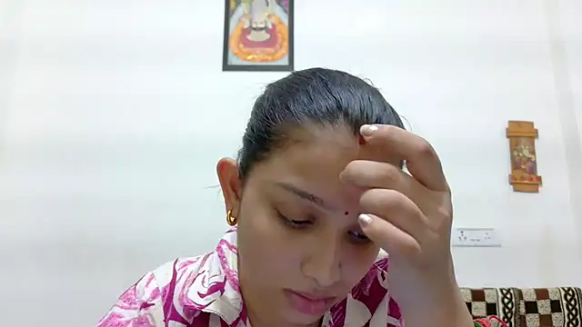 Aleena Rai online show from October 6, 2025, 6:52 pm