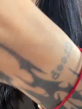 Amy Kiitty  online show from April 16, 2026, 1:23 pm