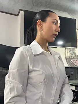 Amy Kiitty  online show from April 7, 2026, 2:08 pm