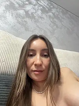 viviandaimond1 online show from December 13, 2025, 8:04 pm