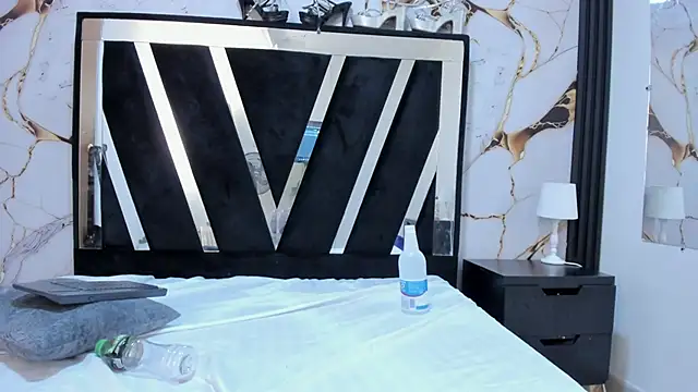 Snapshot of KarinaSimonz chatting on February 19, 2026, 8:06 pm KarinaSimonz online show from February 19, 2026, 8:06 pm