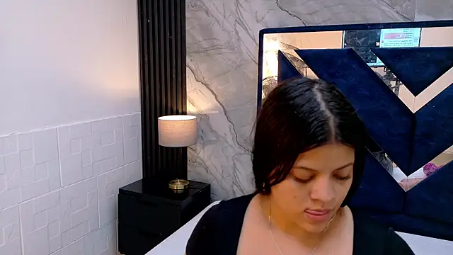 KarinaSimonz online show from June 12, 2026, 8:06 pm