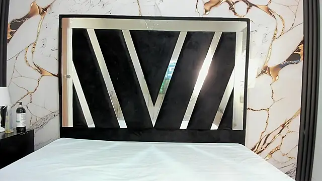 KarinaSimonz online show from November 18, 2025, 8:23 pm