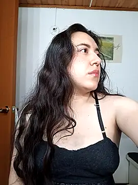 Emi chik online show from February 5, 2026, 11:28 am