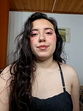 Emi chik online show from March 19, 2026, 11:21 am