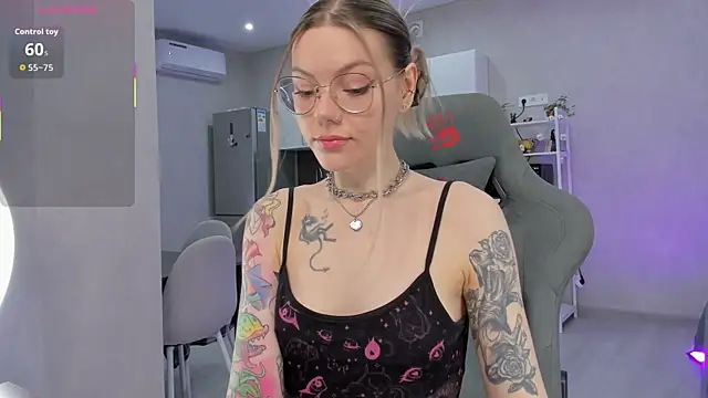 Marta May  online show from April 28, 2026, 12:09 pm