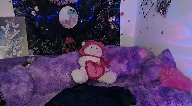 Snapshot of Emillyy_m chatting on January 15, 2025, 3:54 am Emillyy m online show from January 15, 2025, 3:54 am