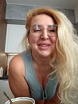 Snapshot of MariaRichi_ chatting on March 22, 2025, 7:15 am MariaRichi online show from March 22, 2025, 7:15 am