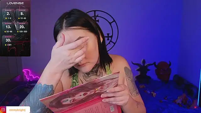 Emmybrightj  online show from November 11, 2025, 1:22 am