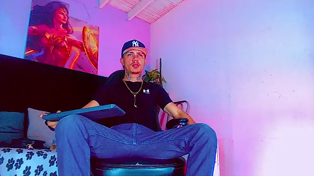 HannibalLester online show from November 6, 2025, 4:27 am