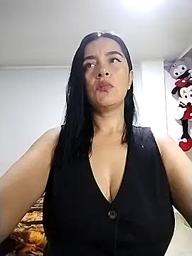 Snapshot of hailey85 chatting on February 4, 2026, 11:44 pm hailey85 online show from February 4, 2026, 11:44 pm