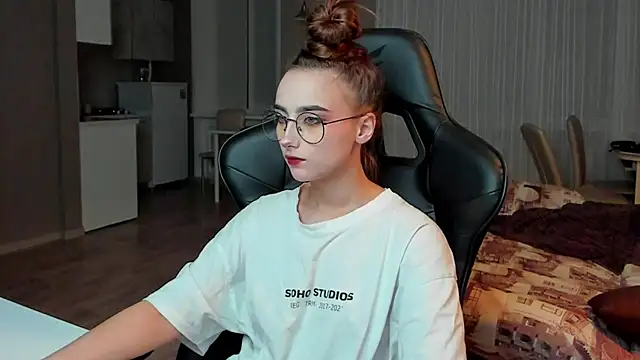 Snapshot of SilverDream chatting on March 15, 2025, 8:43 pm SilverDream online show from March 15, 2025, 8:43 pm