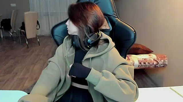 Snapshot of SilverDream chatting on February 4, 2025, 8:06 pm SilverDream online show from February 4, 2025, 8:06 pm