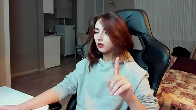 Snapshot of SilverDream chatting on February 12, 2025, 11:41 pm SilverDream online show from February 12, 2025, 11:41 pm