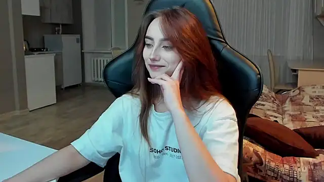 Snapshot of SilverDream chatting on February 3, 2025, 9:18 pm SilverDream online show from February 3, 2025, 9:18 pm