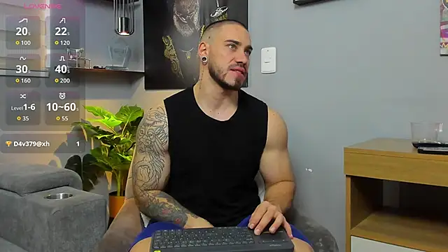 Giorgio-Leone online show from December 3, 2025, 6:07 pm