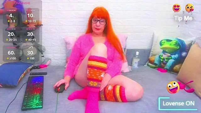 Snapshot of RedHousewife chatting on February 14, 2026, 9:26 pm RedHousewife online show from February 14, 2026, 9:26 pm