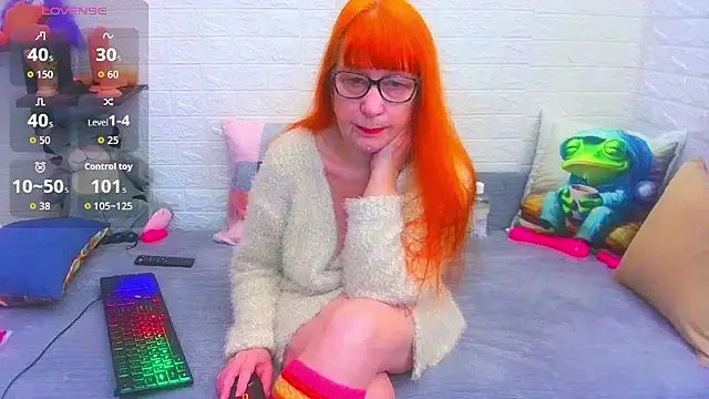 Snapshot of RedHousewife chatting on January 17, 2026, 10:08 am RedHousewife online show from January 17, 2026, 10:08 am