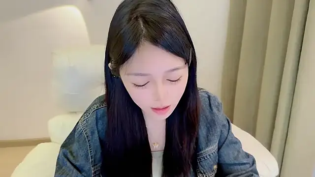 xiaodaibabyy online show from February 25, 2026, 1:44 pm