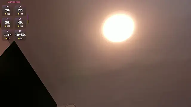 Carlasxdreams online show from May 12, 2026, 12:33 pm