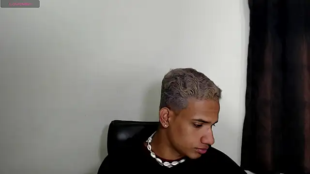 Snapshot of AbrahanBratz chatting on January 16, 2025, 11:37 am AbrahanBratz online show from January 16, 2025, 11:37 am